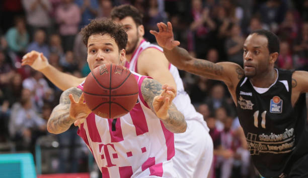 新加盟的两 新加盟的两